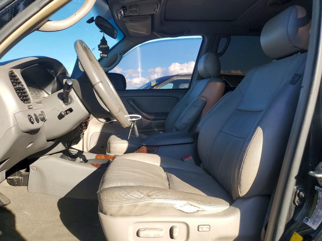2005 TOYOTA SEQUOIA SR5 photo 13