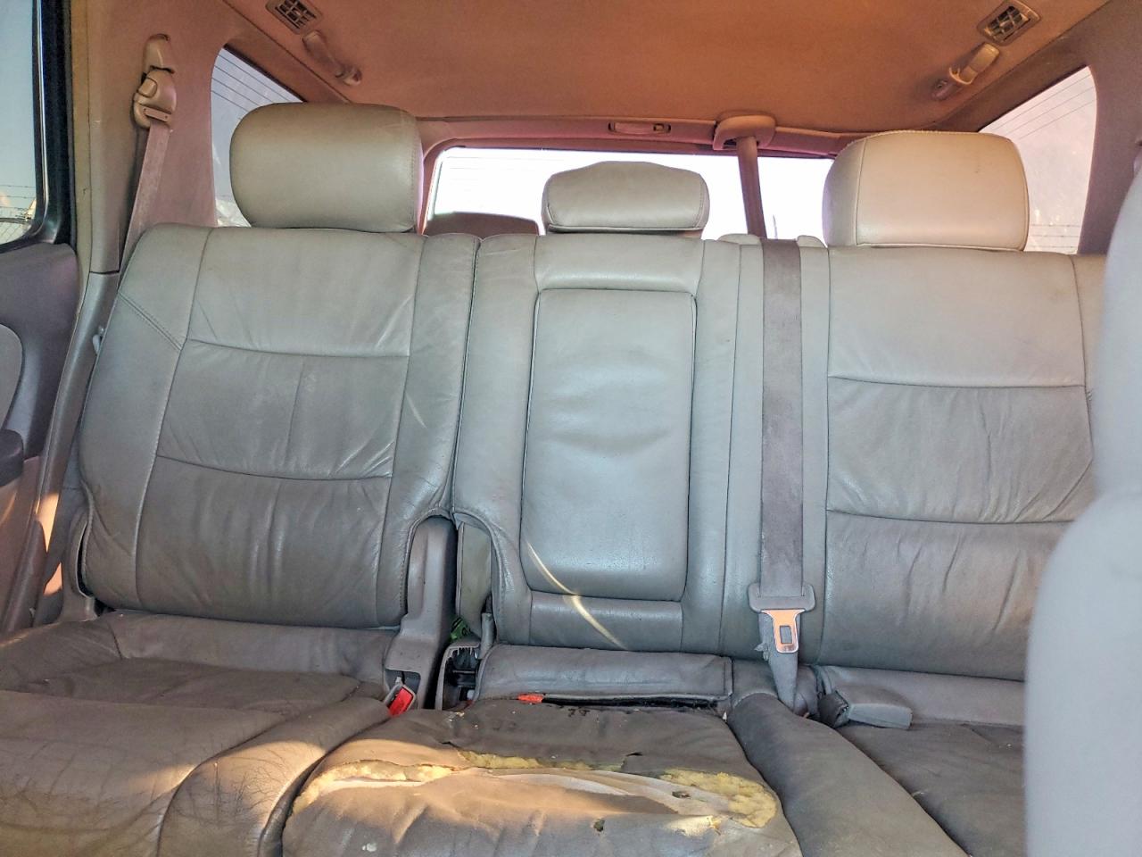 2005 TOYOTA SEQUOIA SR5 photo 19