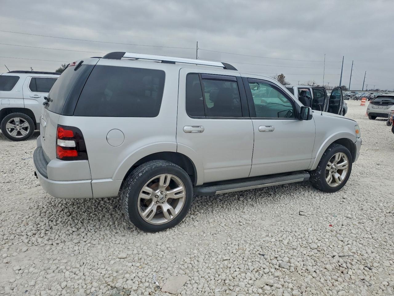 2010 FORD EXPLORER LIMITED photo 3