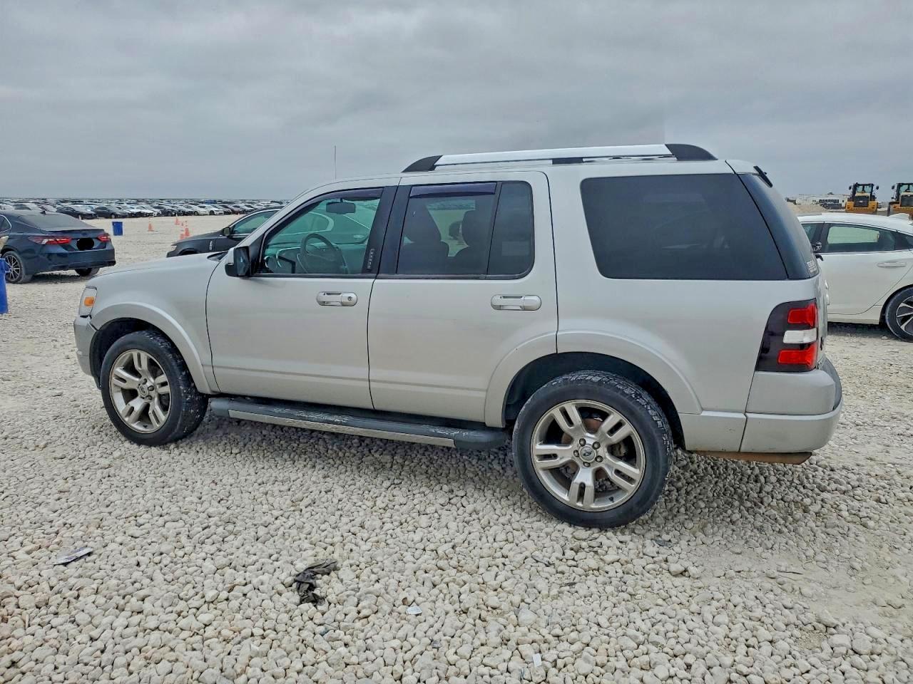 2010 FORD EXPLORER LIMITED photo 2