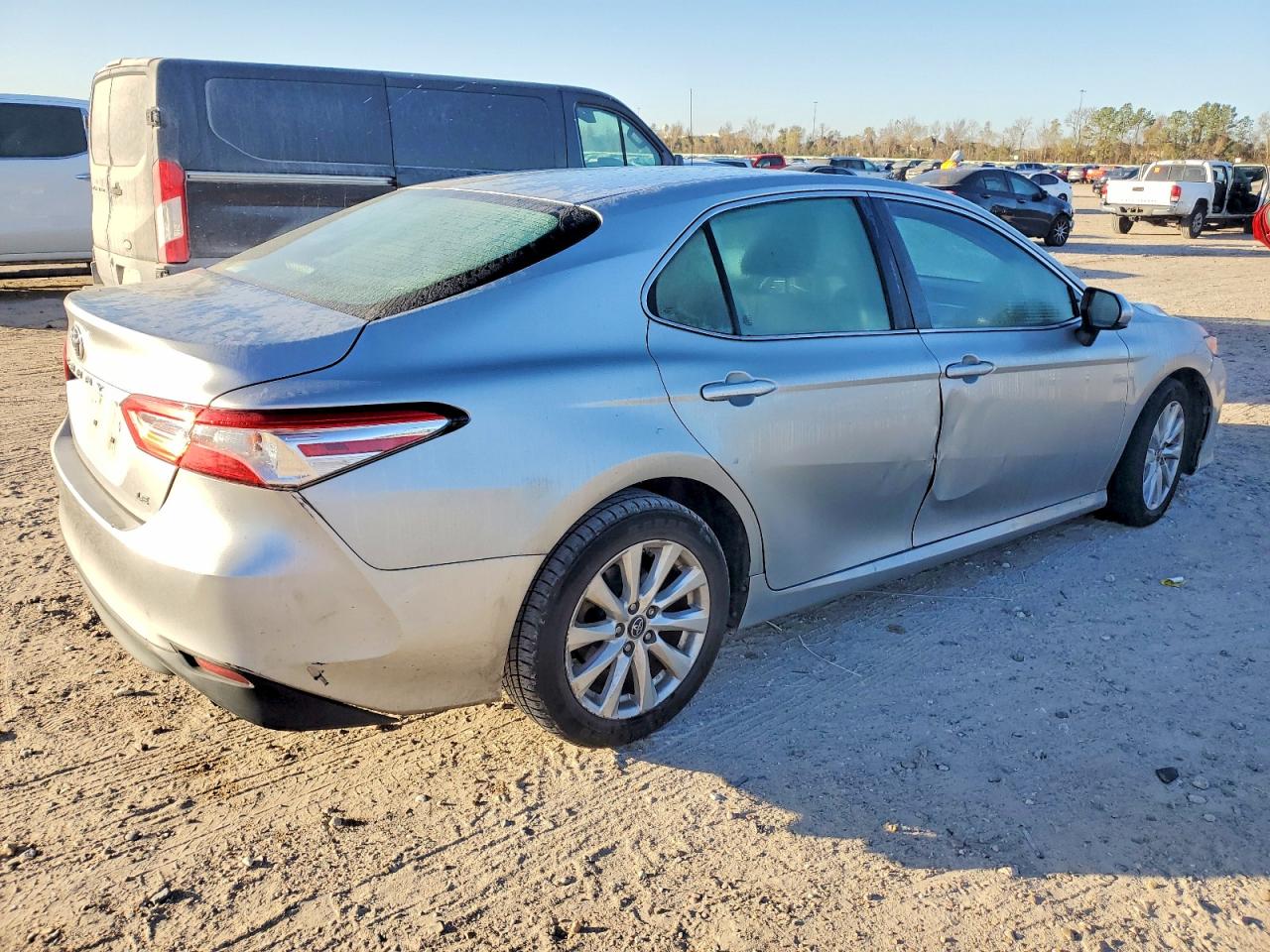 2018 TOYOTA CAMRY L photo 3
