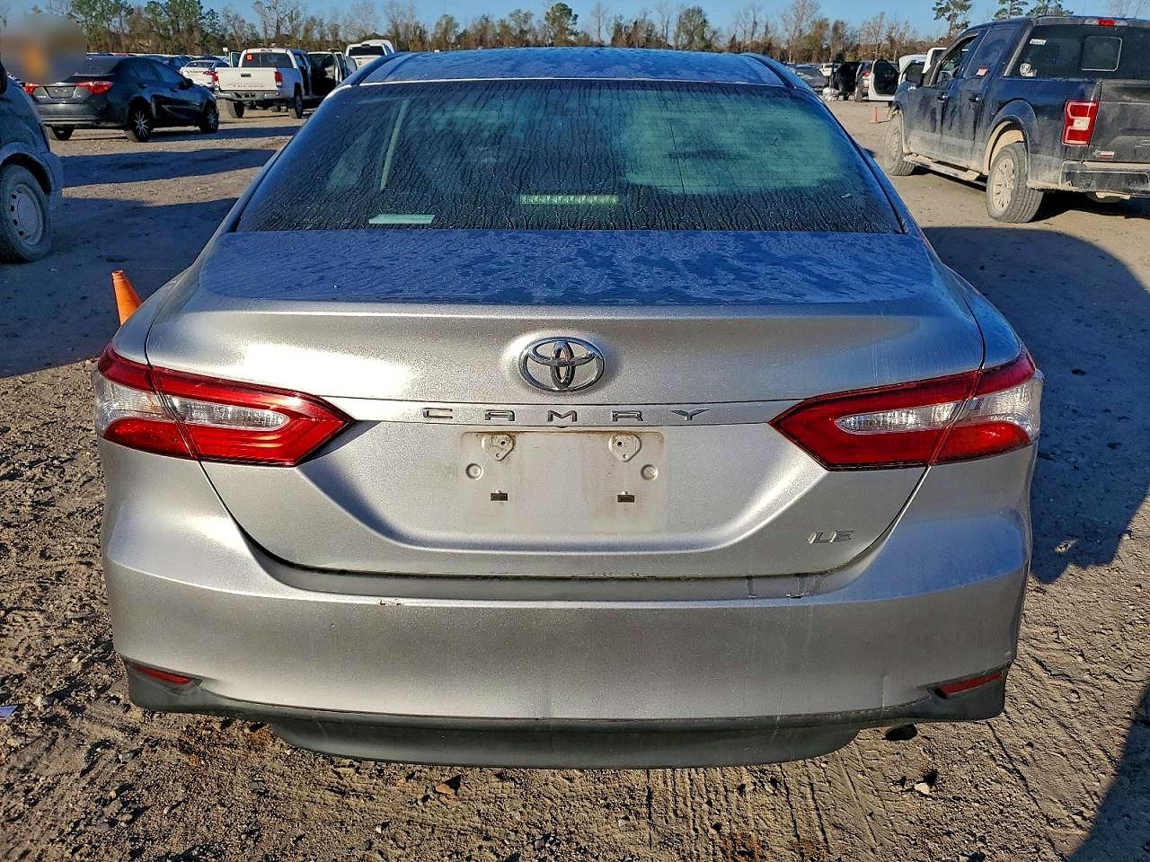 2018 TOYOTA CAMRY L photo 6
