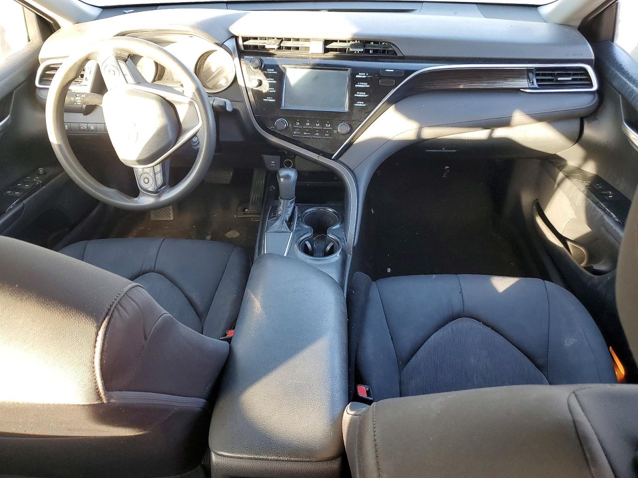 2018 TOYOTA CAMRY L photo 8