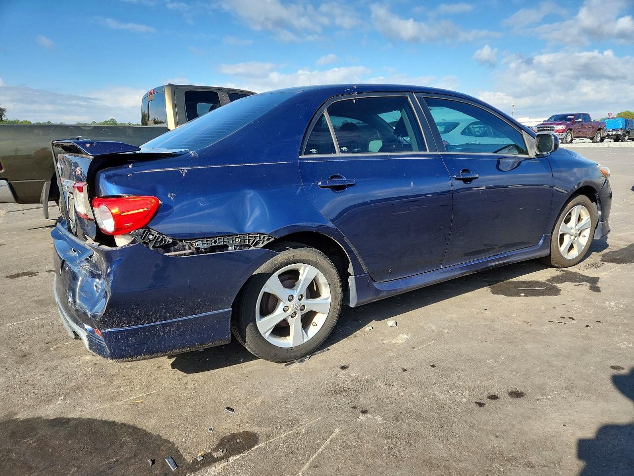 2013 TOYOTA COROLLA BASE photo 3