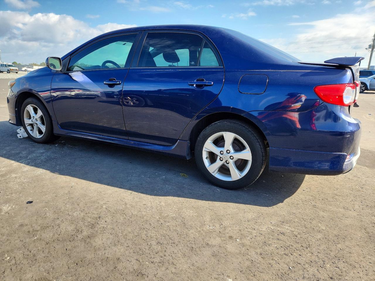 2013 TOYOTA COROLLA BASE photo 2