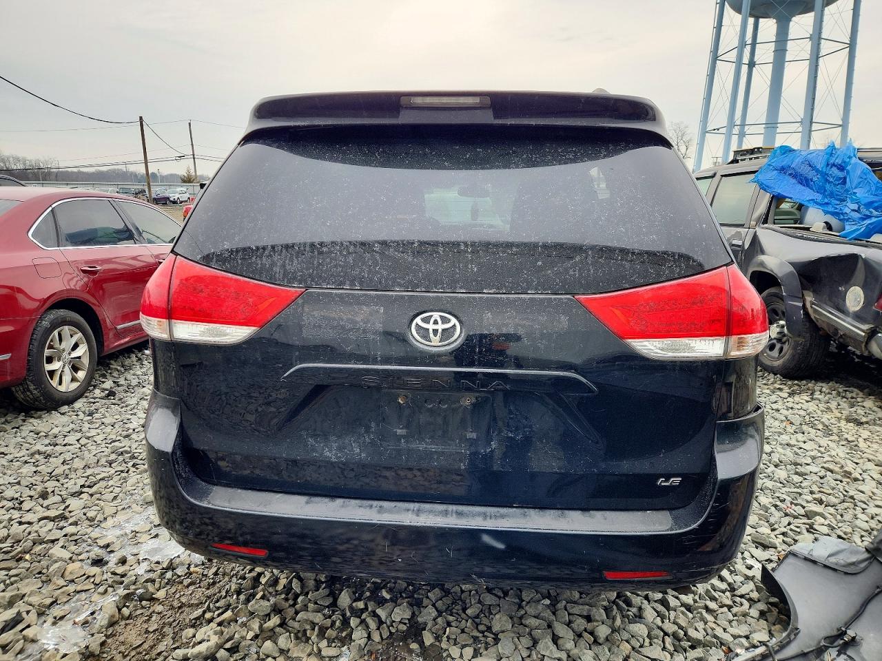 2014 TOYOTA SIENNA LE photo 6