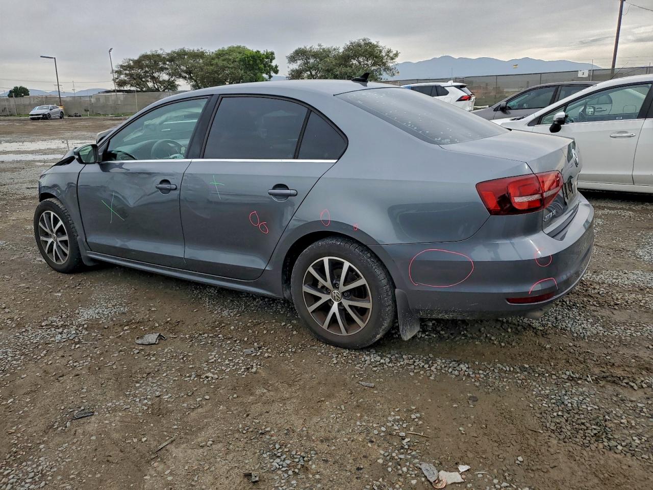 2017 VOLKSWAGEN JETTA SE photo 3