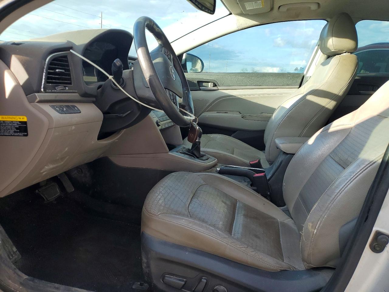 2017 HYUNDAI ELANTRA SE photo 7