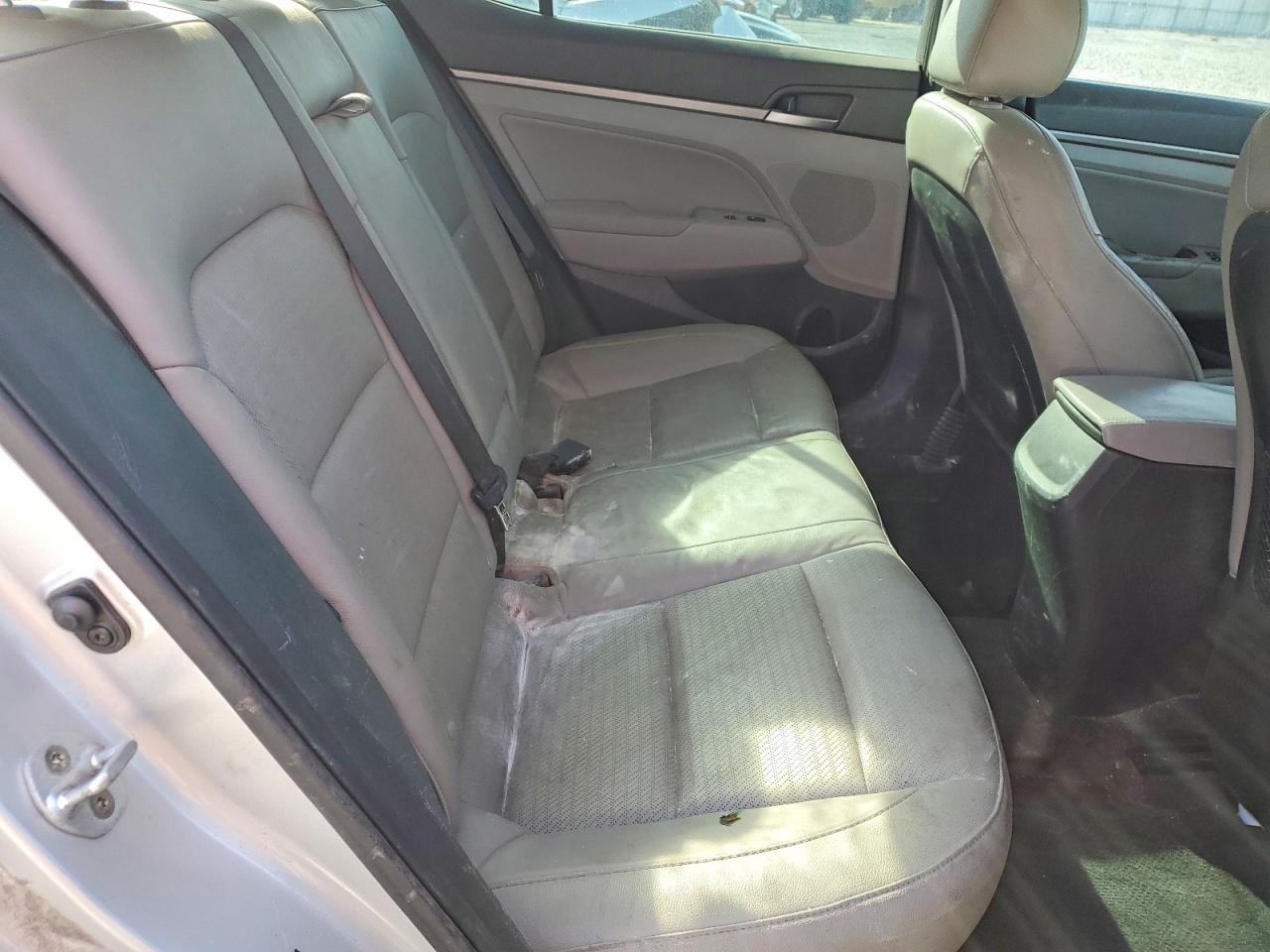 2017 HYUNDAI ELANTRA SE photo 10