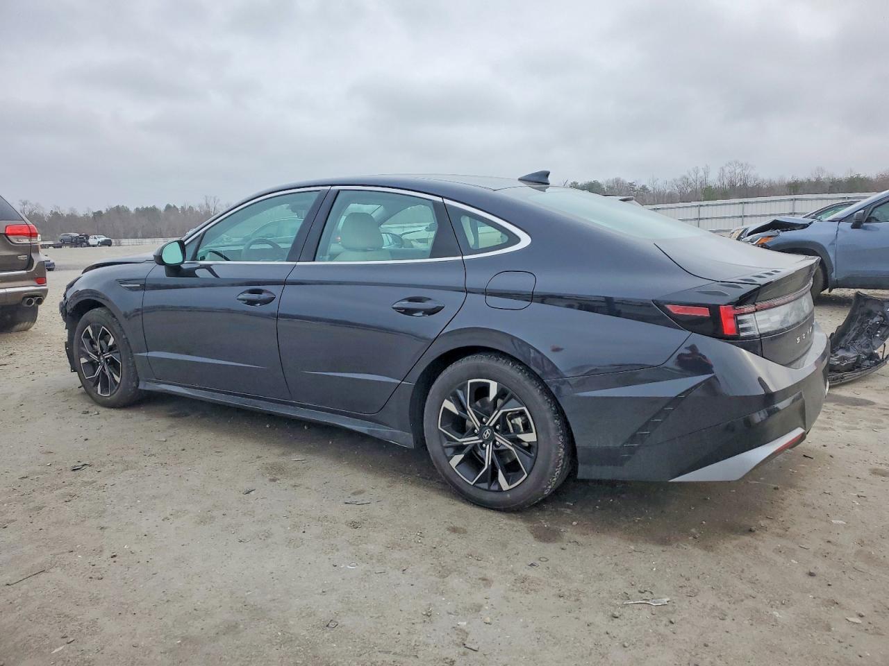 2024 HYUNDAI SONATA SEL photo 2
