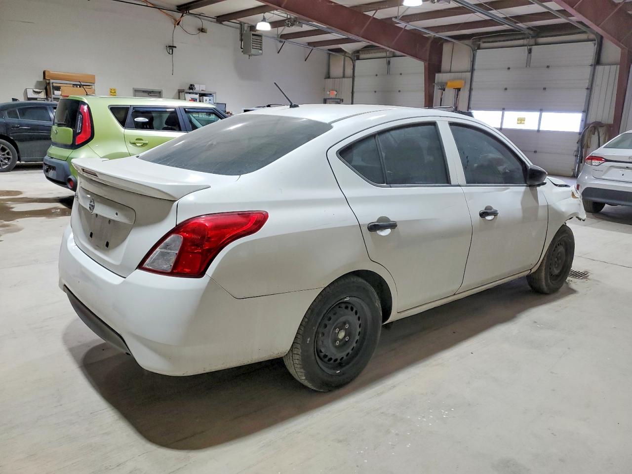 2018 NISSAN VERSA S photo 3