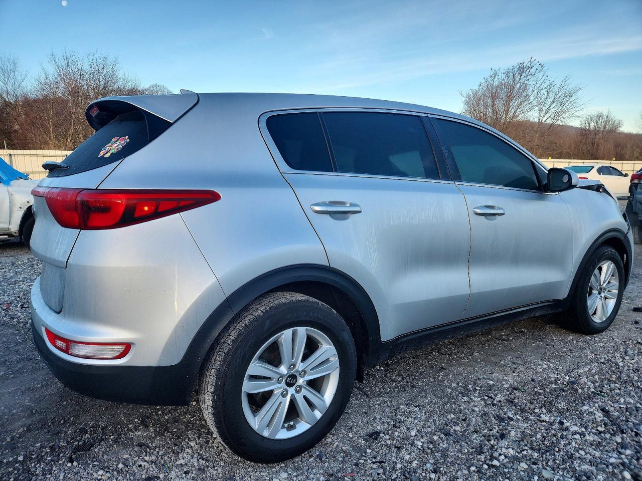 2018 KIA SPORTAGE LX photo 3