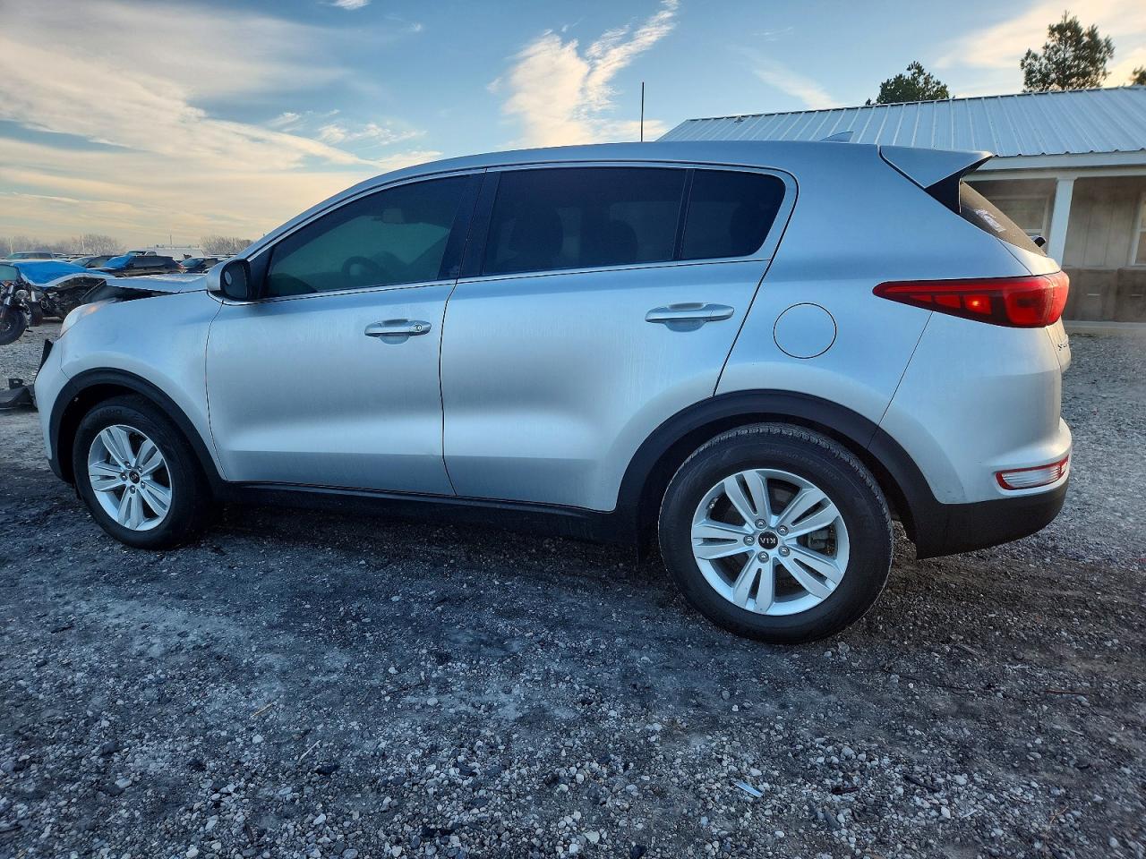 2018 KIA SPORTAGE LX photo 2