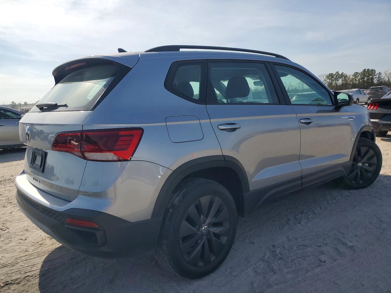 2024 VOLKSWAGEN TAOS S photo 3