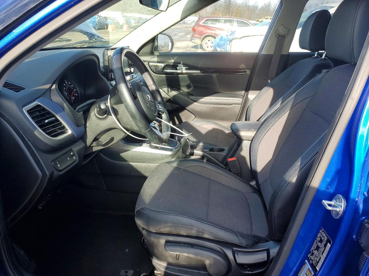 2021 KIA SELTOS S photo 7