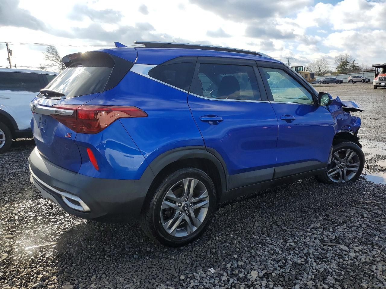 2021 KIA SELTOS S photo 3