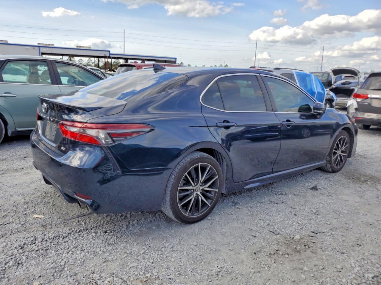 2021 TOYOTA CAMRY SE photo 5