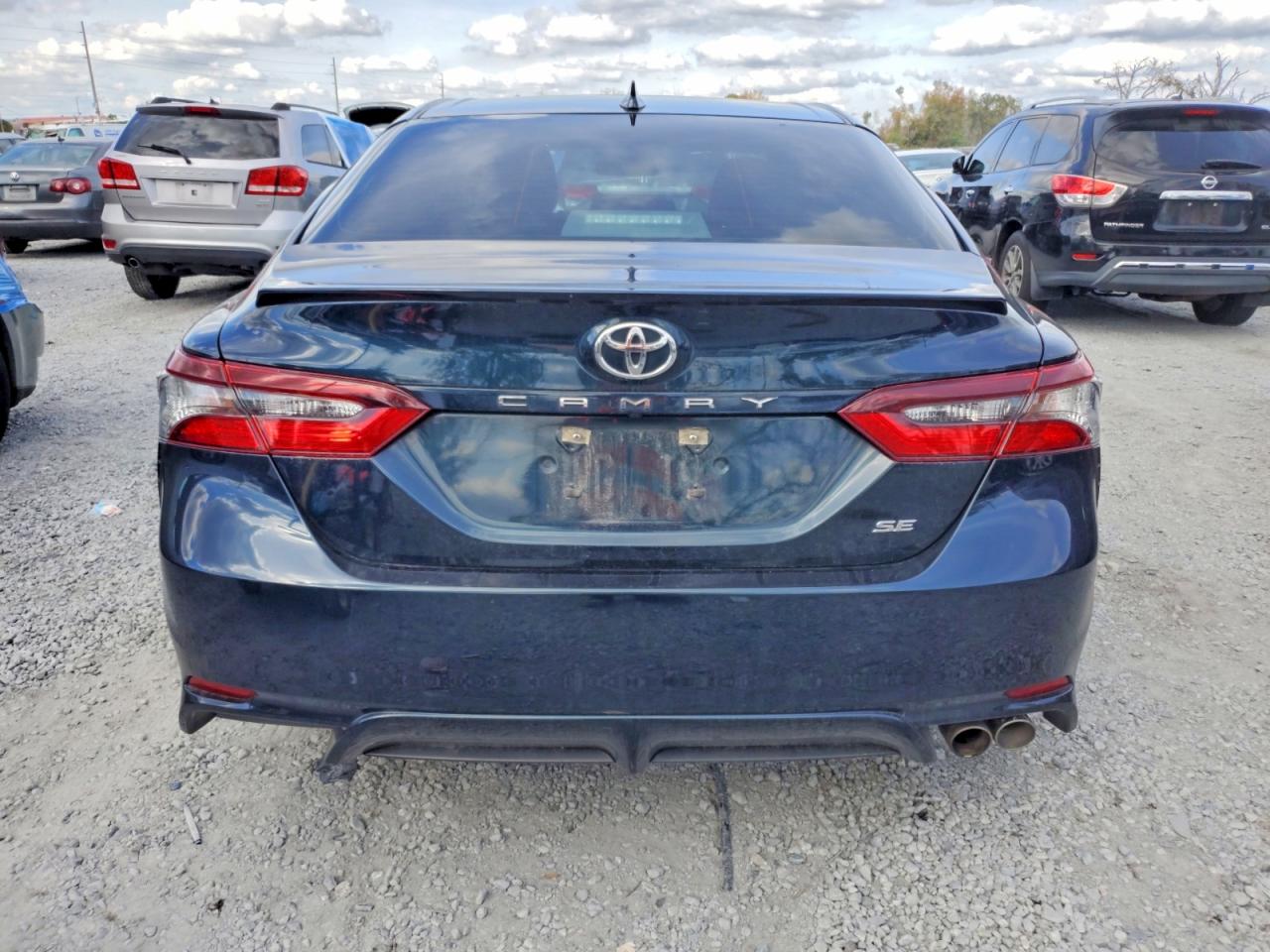 2021 TOYOTA CAMRY SE photo 11