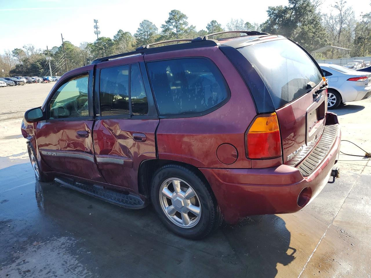 2004 GMC ENVOY photo 2