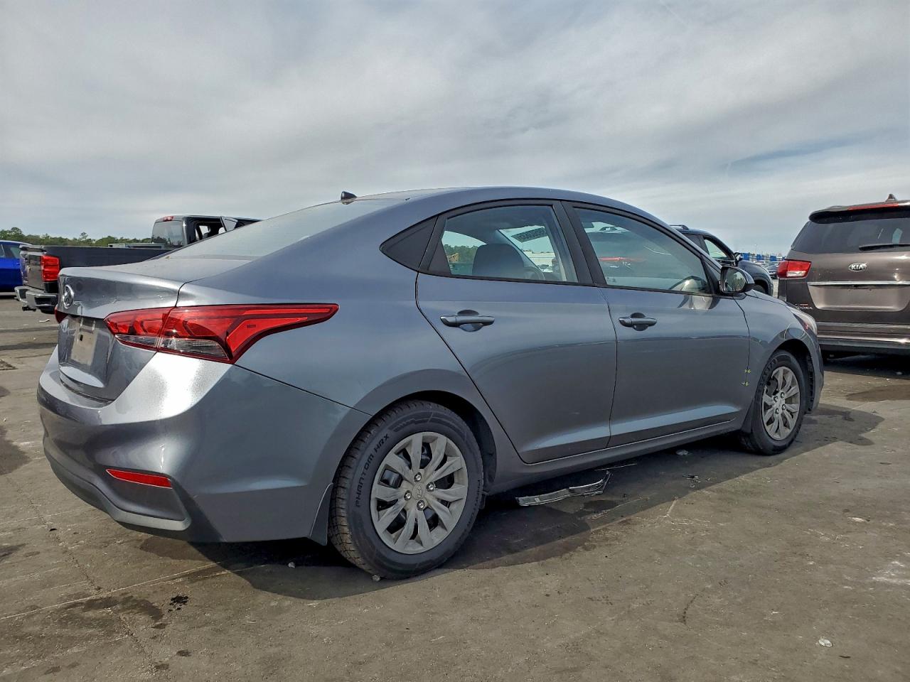 2019 HYUNDAI ACCENT SE photo 3