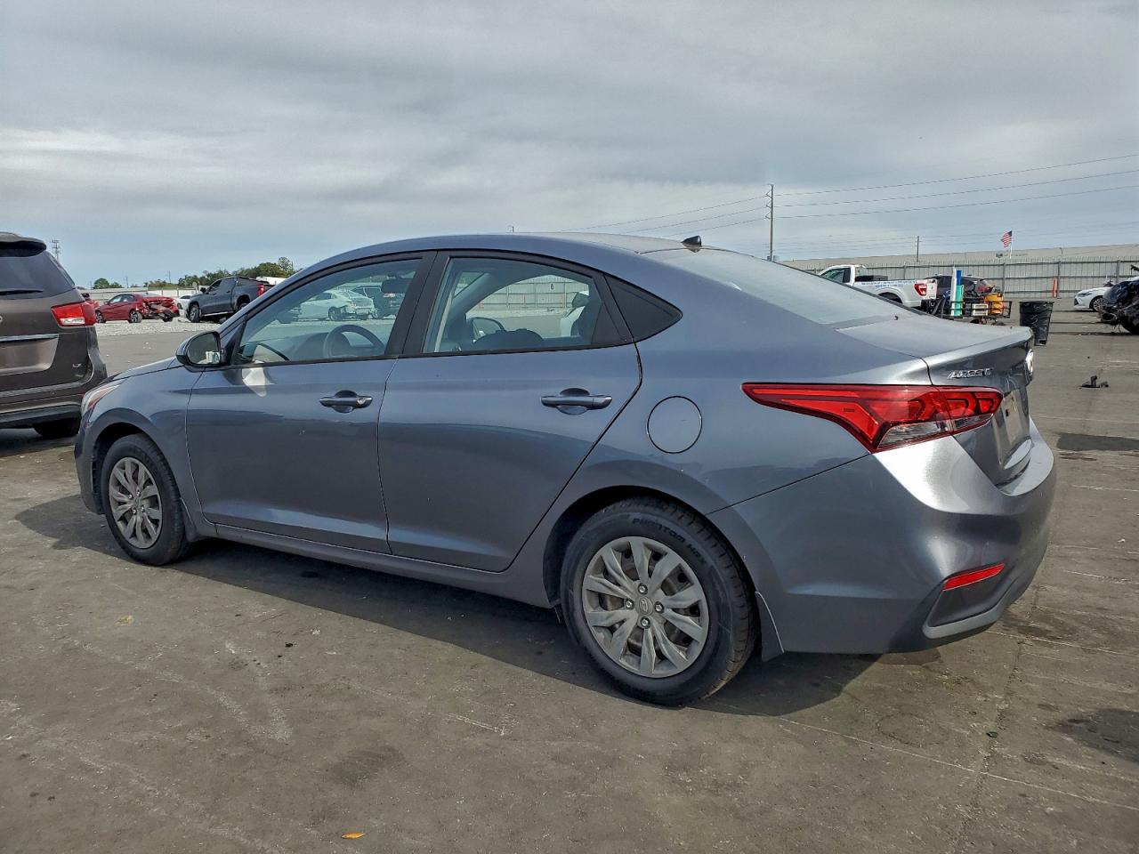 2019 HYUNDAI ACCENT SE photo 2