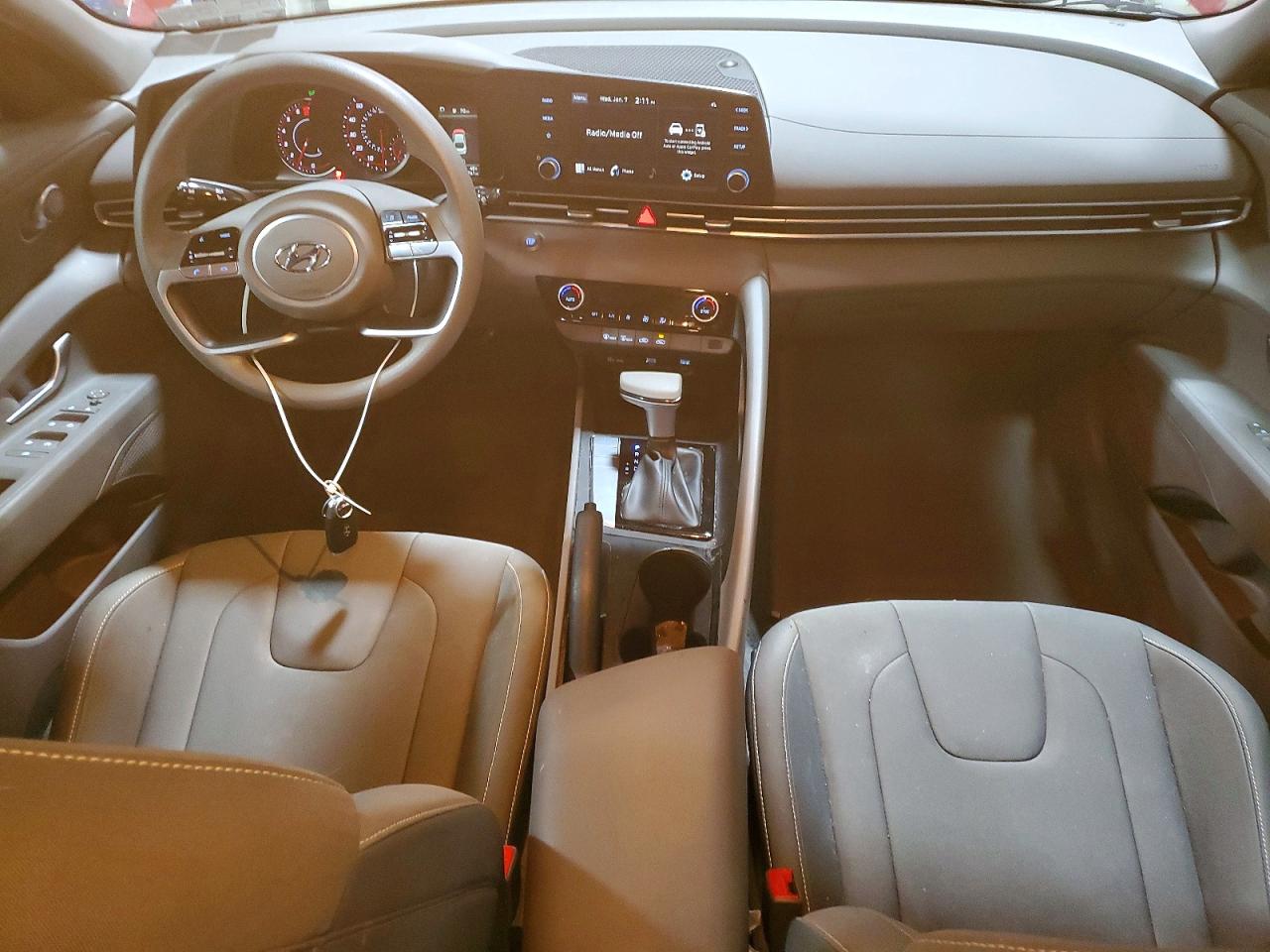2023 HYUNDAI ELANTRA SEL photo 8