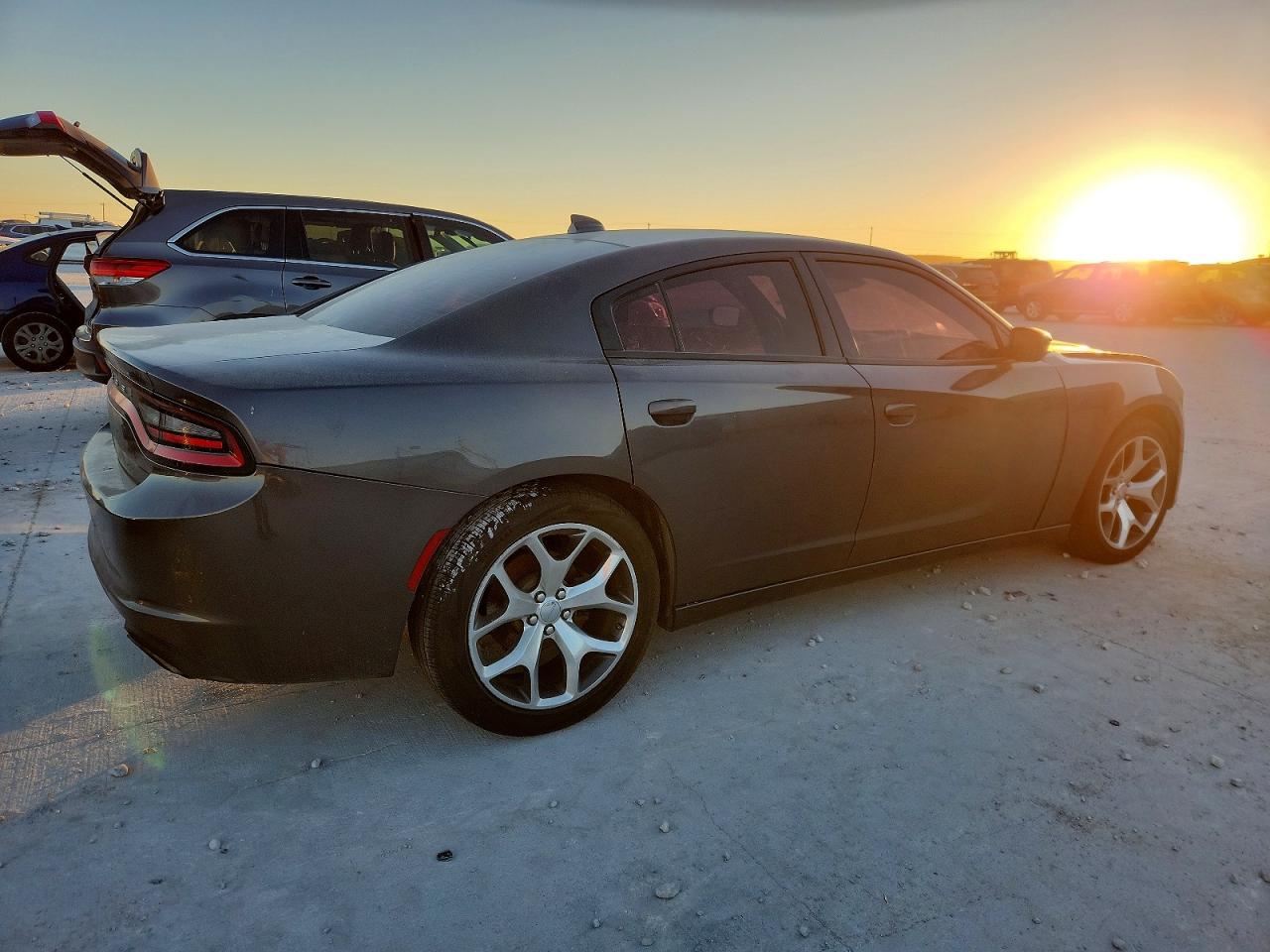 2016 DODGE CHARGER SXT photo 3