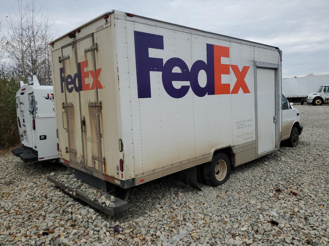 2017 CHEVROLET EXPRESS G3500 photo 3