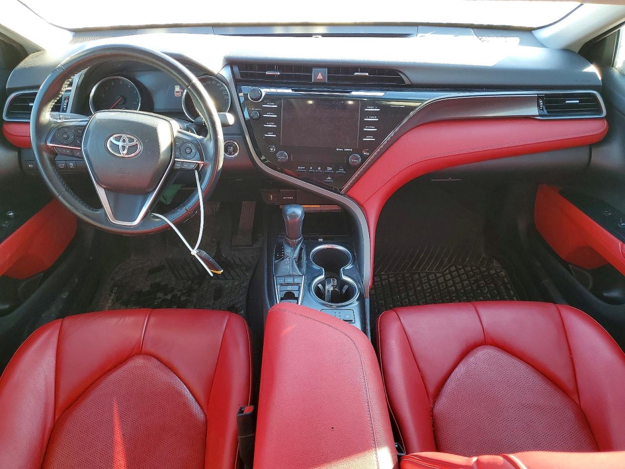 2019 TOYOTA CAMRY XSE photo 8