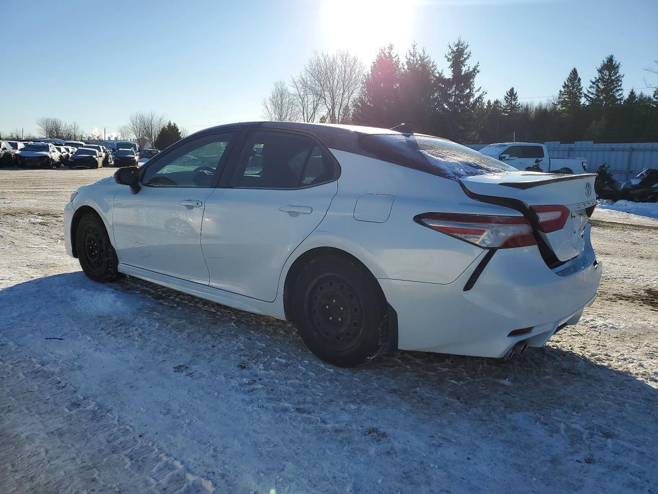 2019 TOYOTA CAMRY XSE photo 2