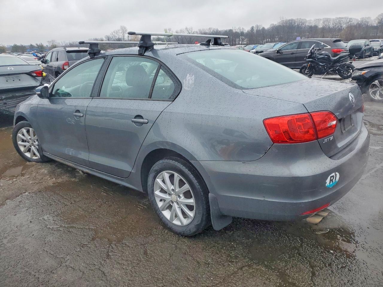 2012 VOLKSWAGEN JETTA SE photo 2