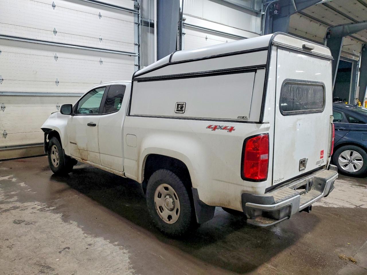2019 CHEVROLET COLORADO photo 2