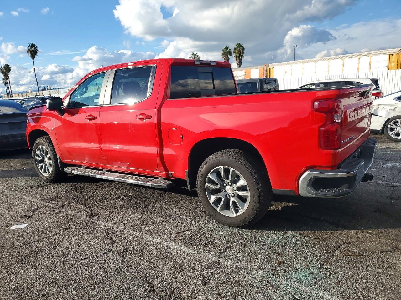2025 CHEVROLET SILVERADO K1500 LT photo 2