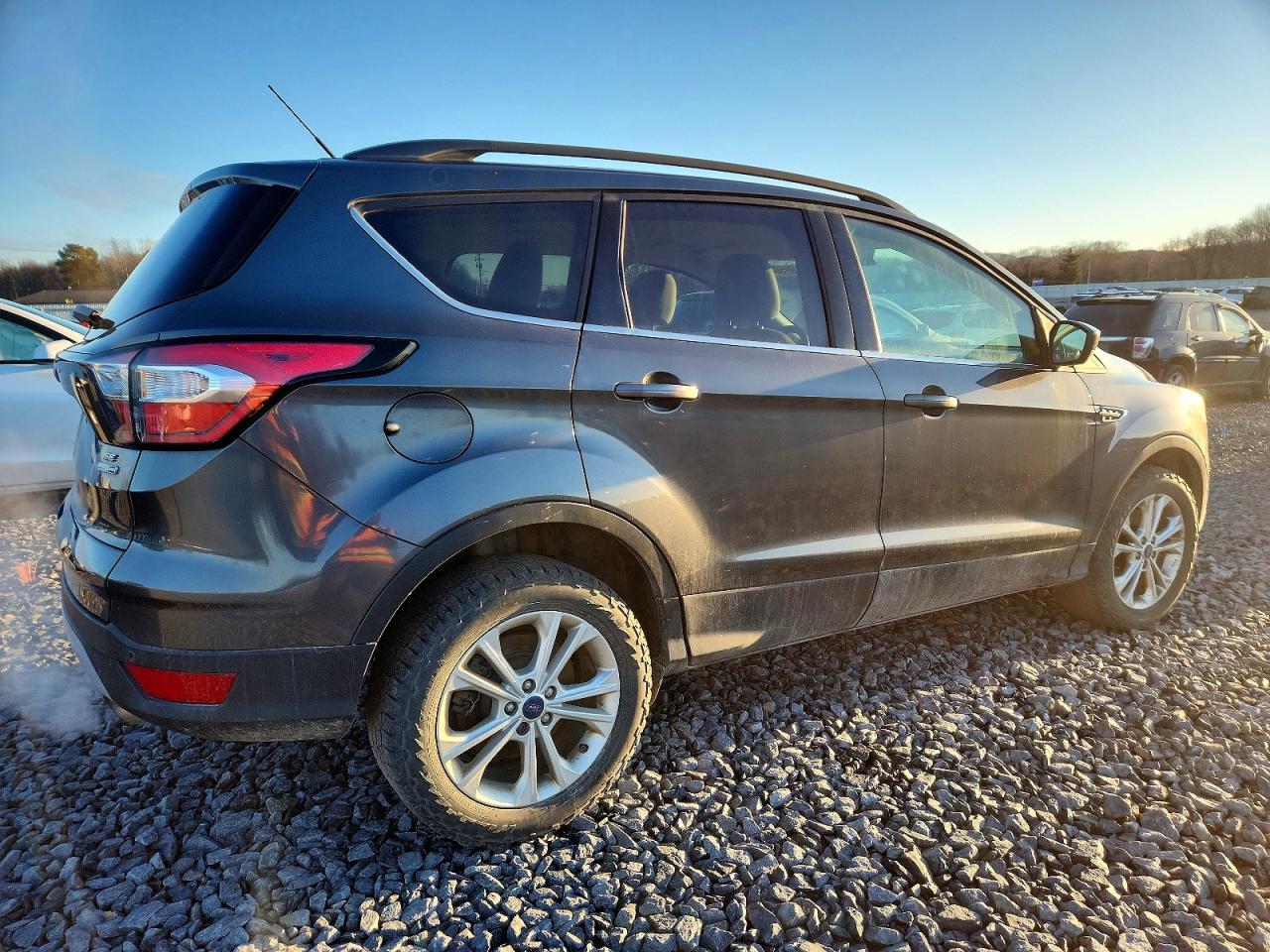 2017 FORD ESCAPE SE photo 3