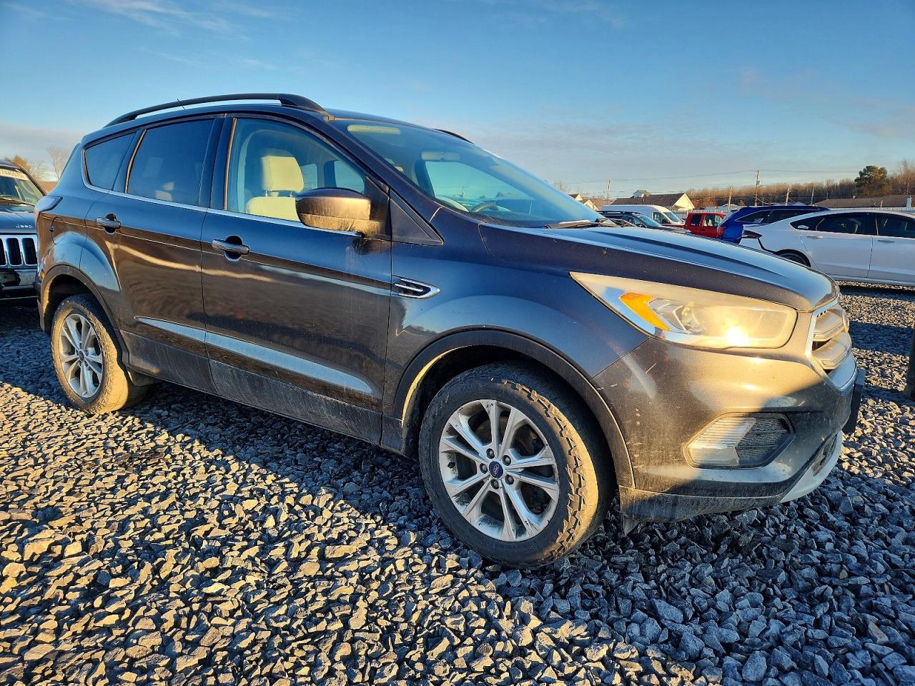 2017 FORD ESCAPE SE photo 4