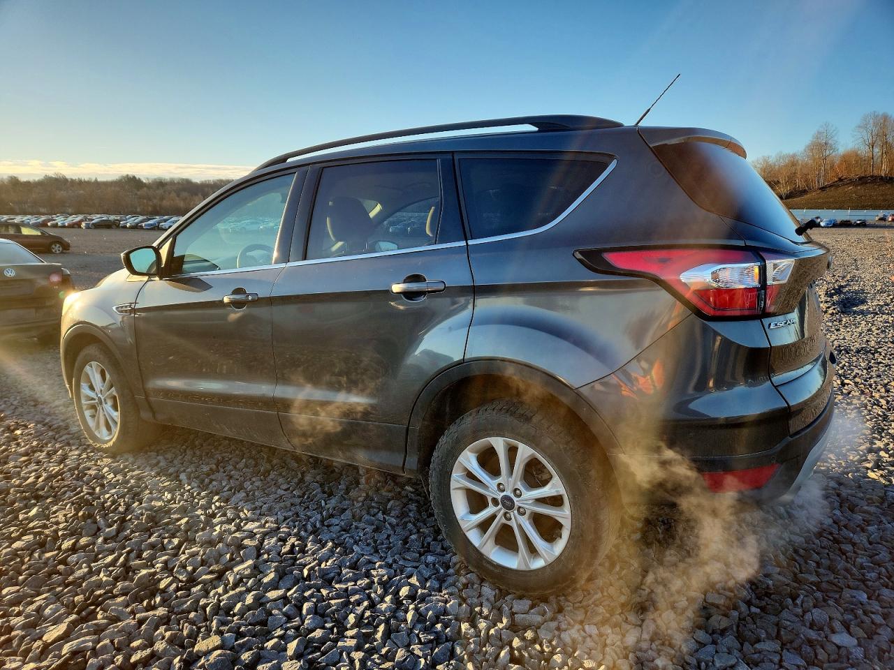 2017 FORD ESCAPE SE photo 2