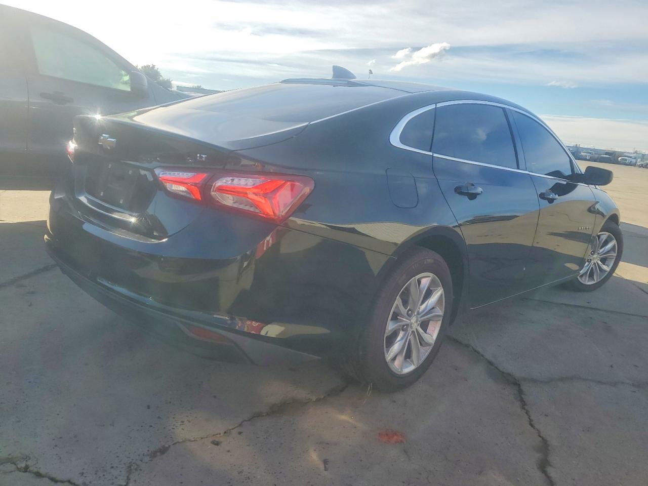 2021 CHEVROLET MALIBU LT photo 3