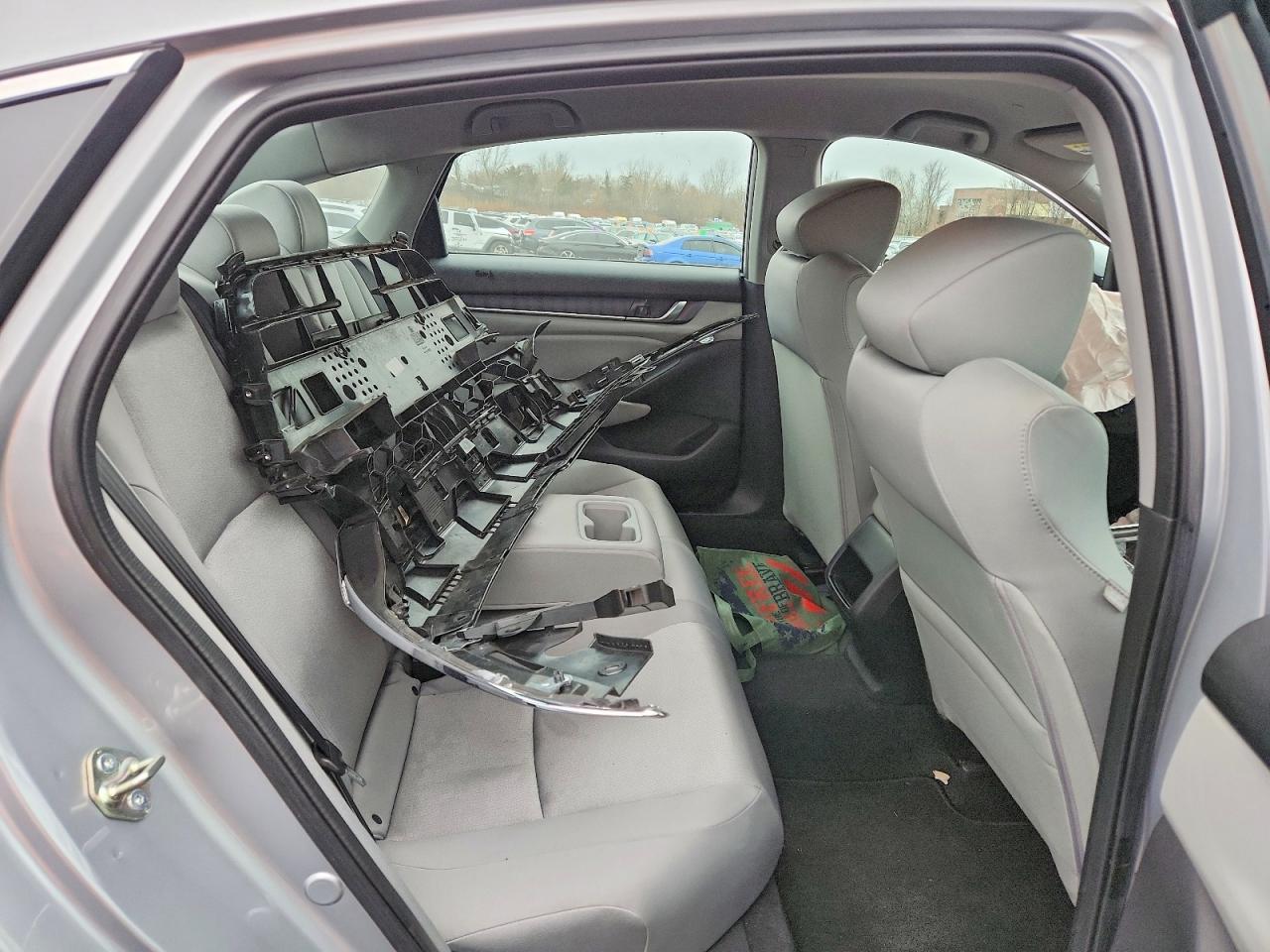 2018 HONDA ACCORD LX photo 10