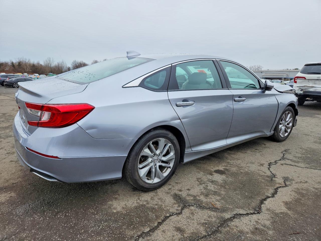 2018 HONDA ACCORD LX photo 3