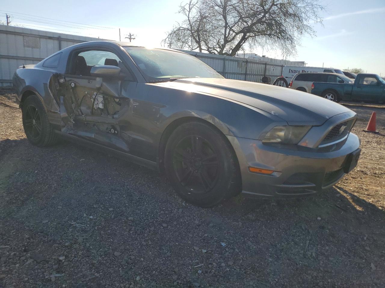 2013 FORD MUSTANG photo 4