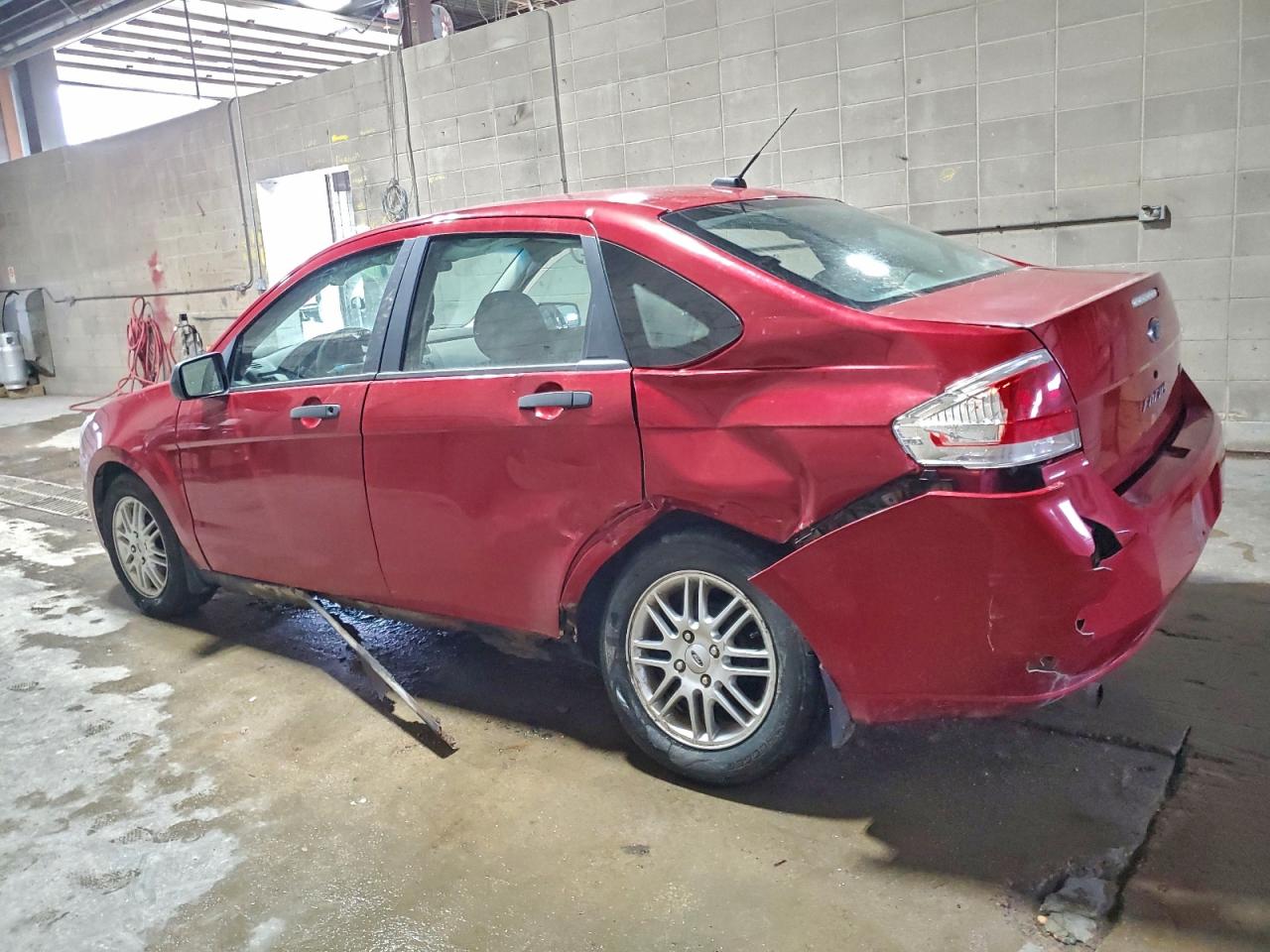 2009 FORD FOCUS SE photo 2