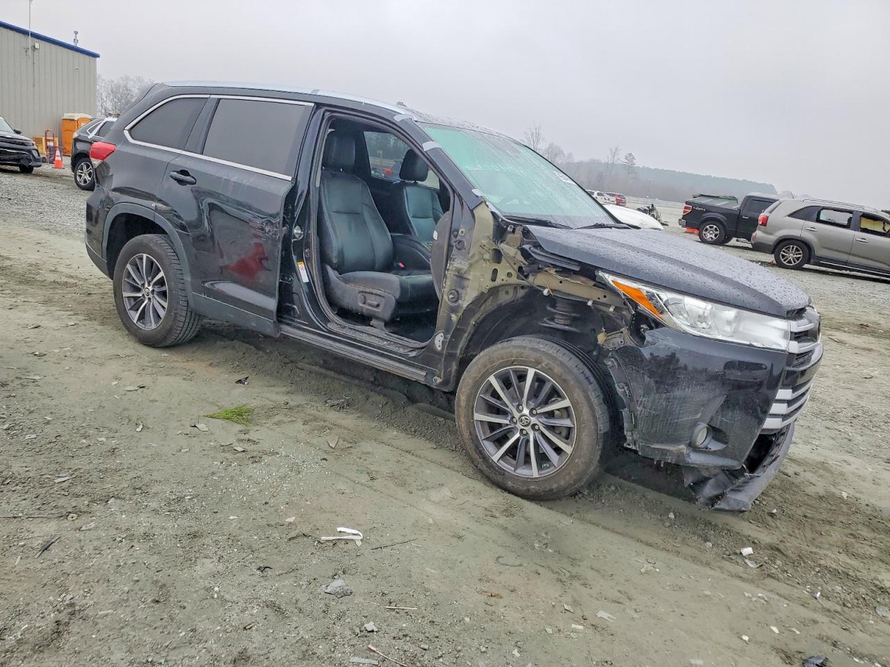 2019 TOYOTA HIGHLANDER SE photo 4