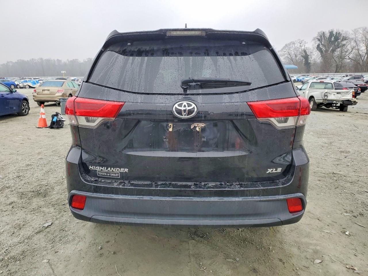2019 TOYOTA HIGHLANDER SE photo 6