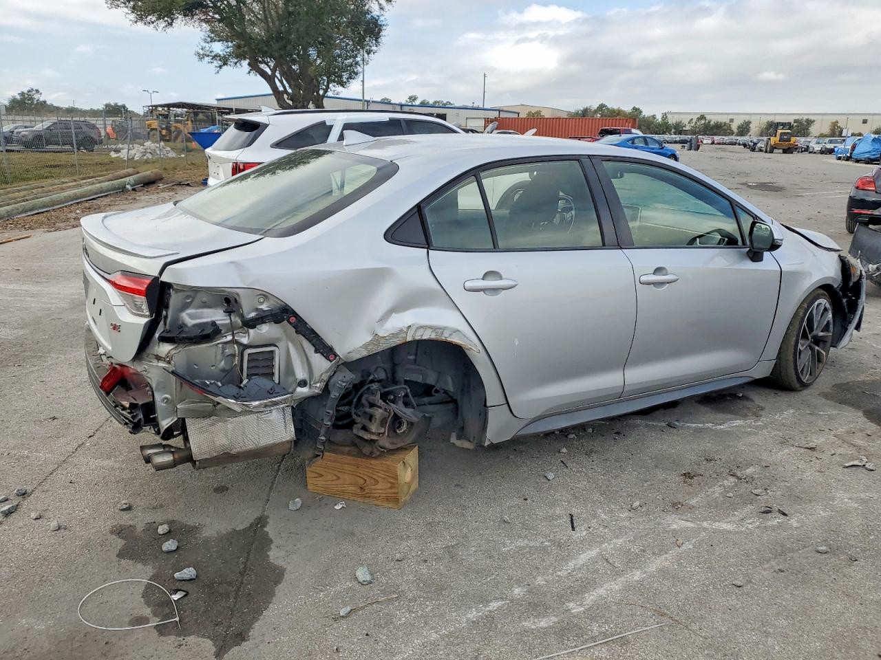 2020 TOYOTA COROLLA SE photo 3