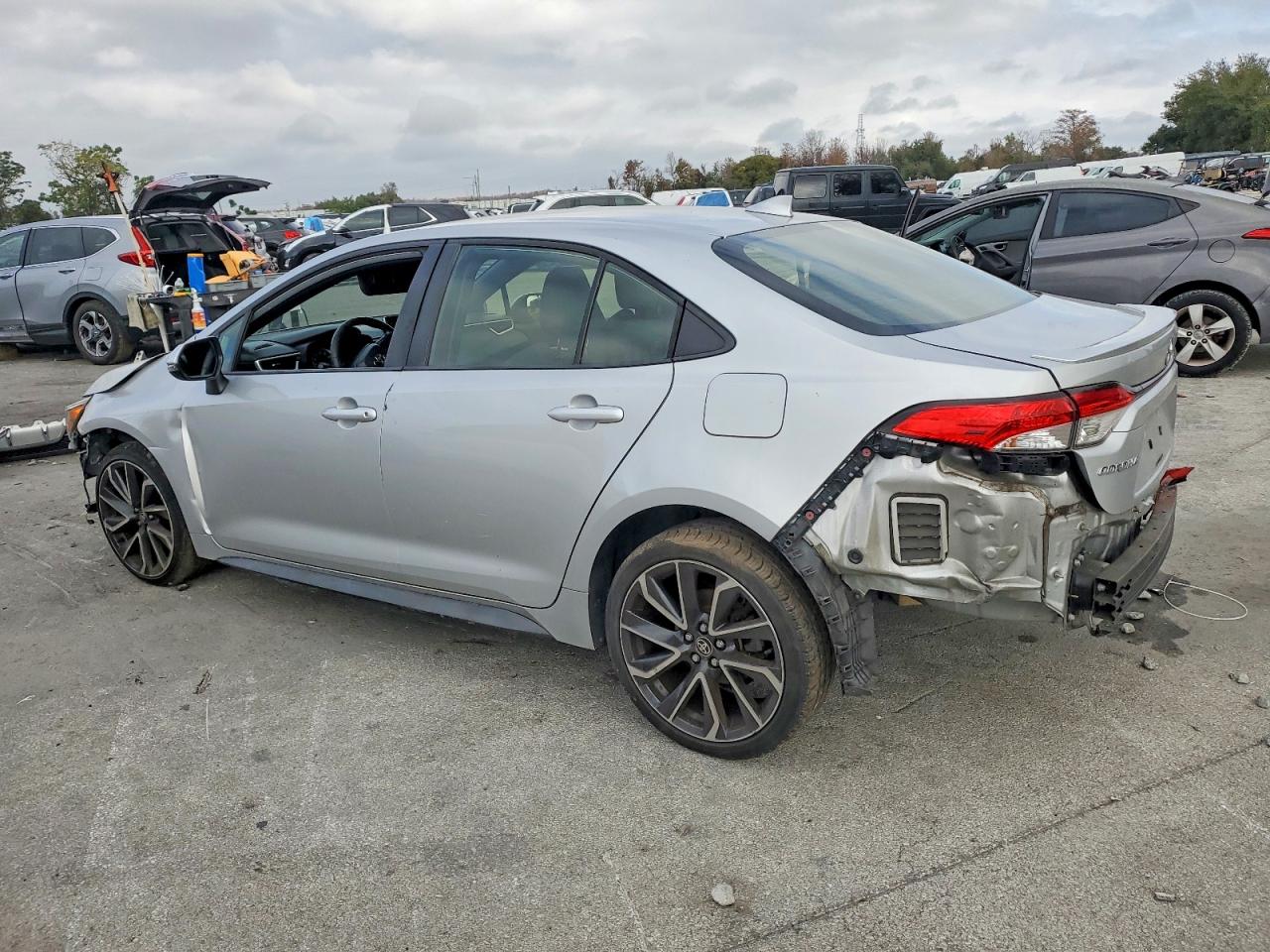2020 TOYOTA COROLLA SE photo 2