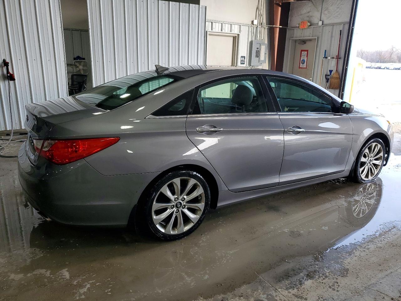 2012 HYUNDAI SONATA SE photo 3