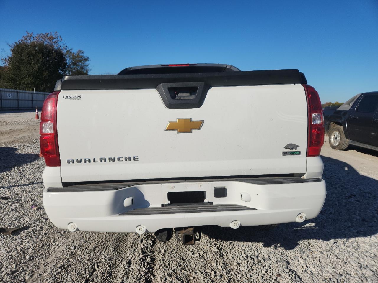 2011 CHEVROLET AVALANCHE LT photo 6
