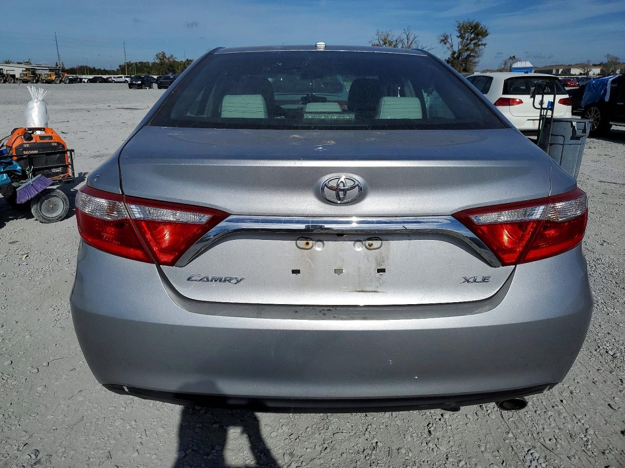 2016 TOYOTA CAMRY LE photo 6