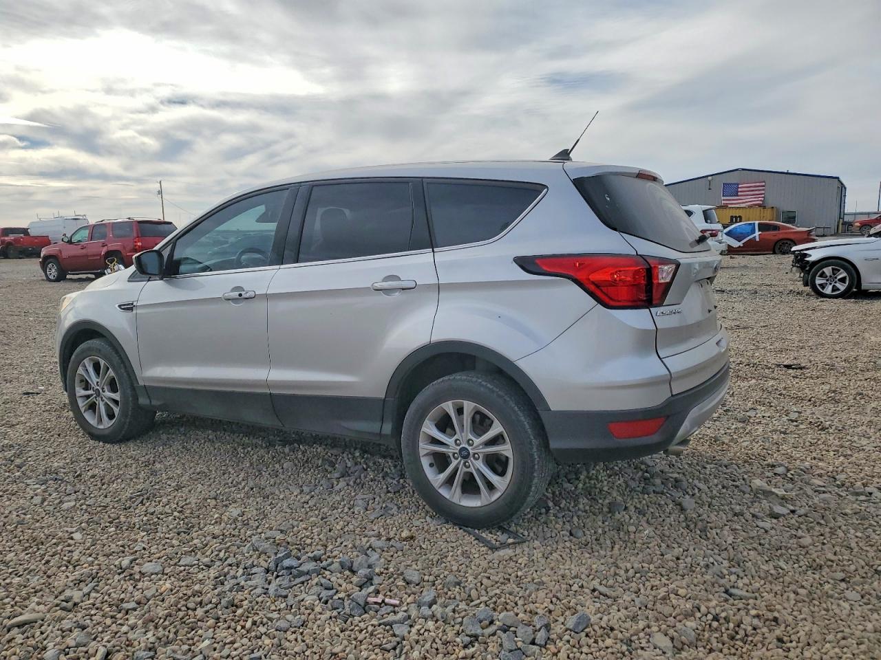 2019 FORD ESCAPE SE photo 2