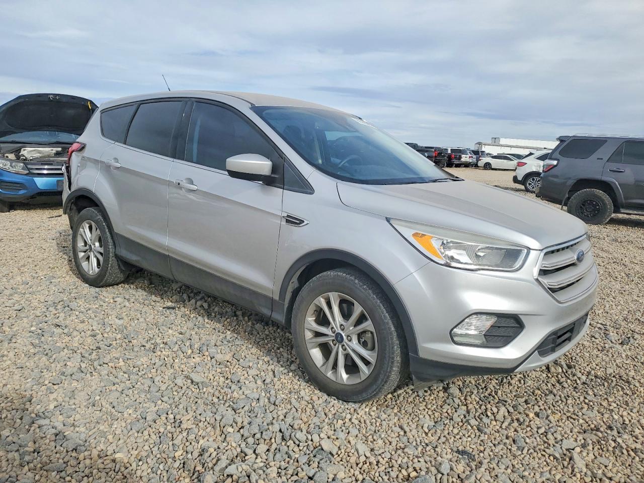 2019 FORD ESCAPE SE photo 4